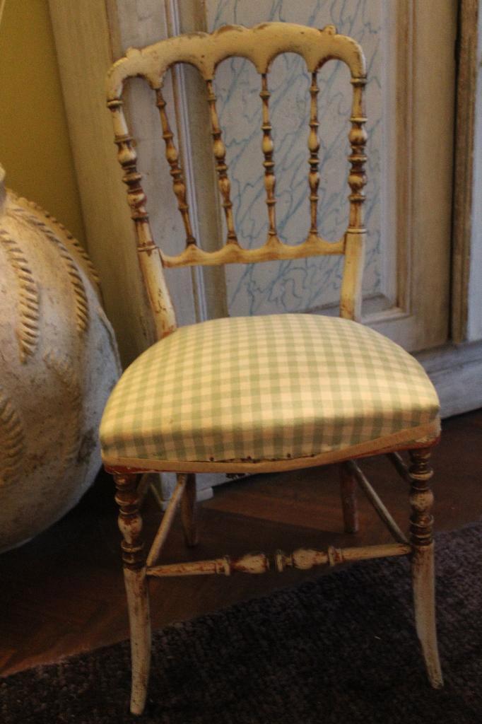 Antiek frans stoeltje salonstoel salonstoeltje vichy ruit, Antiek en Kunst, Antiek | Meubels | Stoelen en Banken, Ophalen
