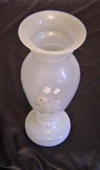 Antieke  opaline / melkglas VAAS circa 1900, Antiek en Kunst, Ophalen of Verzenden