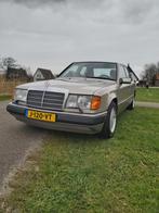 Unieke Mercedes Benz 300E W124, Auto's, Mercedes-Benz, Te koop, Zilver of Grijs, 720 kg, Geïmporteerd