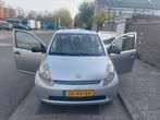 Daihatsu Sirion 1.3 AUT 2005 Grijs apk tot 07_11_2025, Auto's, Daihatsu, Stof, 4 cilinders, 930 kg, Grijs