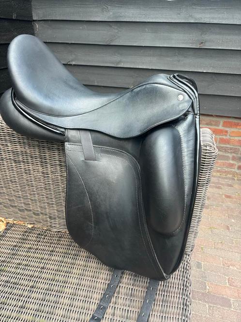 Custom Icon Coda 17,5 inch, Dieren en Toebehoren, Paarden en Pony's | Zadels, Zo goed als nieuw, Dressuur, Ophalen