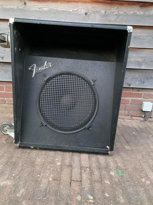 Fender bass cabinet met emenece delta-15A speaker, Muziek en Instrumenten, Versterkers | Bas en Gitaar, Zo goed als nieuw, 100 watt of meer