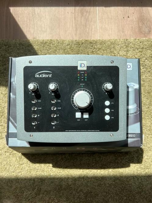 Audient iD22 Mengpaneel, Muziek en Instrumenten, Mengpanelen, Zo goed als nieuw, Minder dan 5 kanalen, Microfooningang, Ophalen of Verzenden