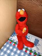 Elmo knuffel met knuffeltje in zijn armen 25 cm groot, Ophalen of Verzenden