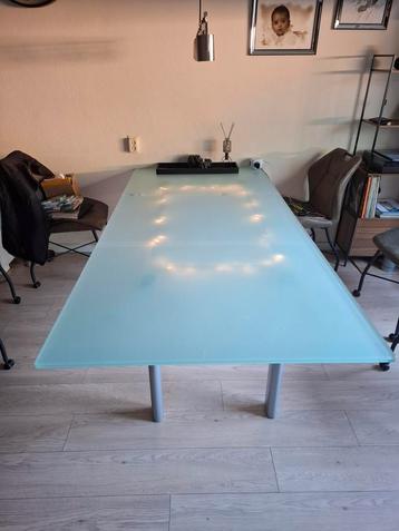 Gratis glazen eettafel