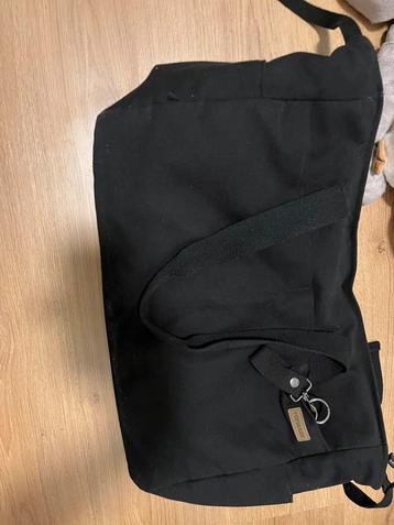 Baby tas .. verzoegings tas / luier tas  zo goed als nieuw  beschikbaar voor biedingen