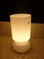 glazen Ikea tafellamp in de kleur wit, Huis en Inrichting, Lampen | Tafellampen, Ophalen of Verzenden, Glas, Minder dan 50 cm