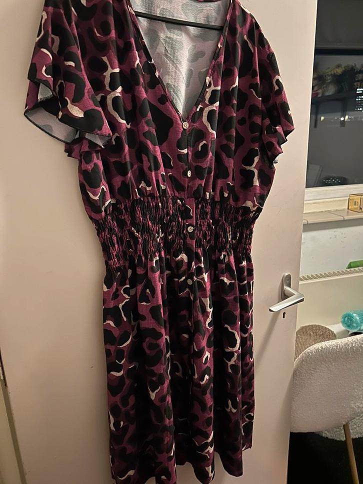 Leuke jurk met print, valt als XL, Kleding | Dames, Jurken, Zo goed als nieuw, Maat 46/48 (XL) of groter, Paars, Knielengte, Ophalen of Verzenden