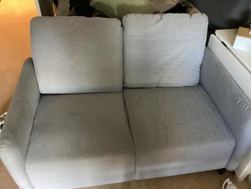 Grijze tweezitsbank IKEA
