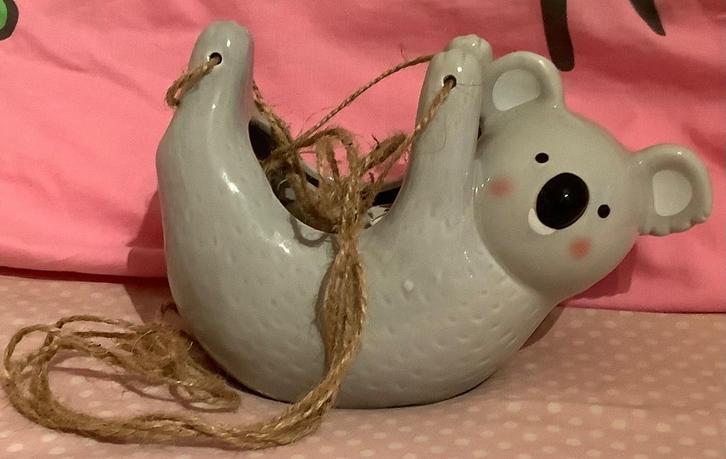 HEMA Koalabeertje Hangende Bloempot Met Koord  23 cm Nieuw, Tuin en Terras, Bloempotten, Nieuw, Aardewerk, Binnen, Minder dan 40 cm