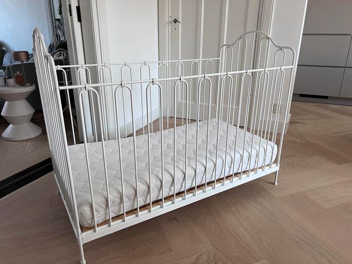 Gietijzeren ledikant van Diss bedden, Kinderen en Baby's, Babywiegjes en Ledikanten, Zo goed als nieuw, Ledikant, Ophalen