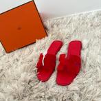 Hermes Oran slippers maat 37 rood suède, Kleding | Dames, Schoenen, Ophalen of Verzenden, Nieuw, Rood