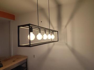 Industriële lamp beschikbaar voor biedingen