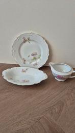 2 brocante schaaltjes en kannetje met bloemen, Antiek en Kunst, Ophalen of Verzenden