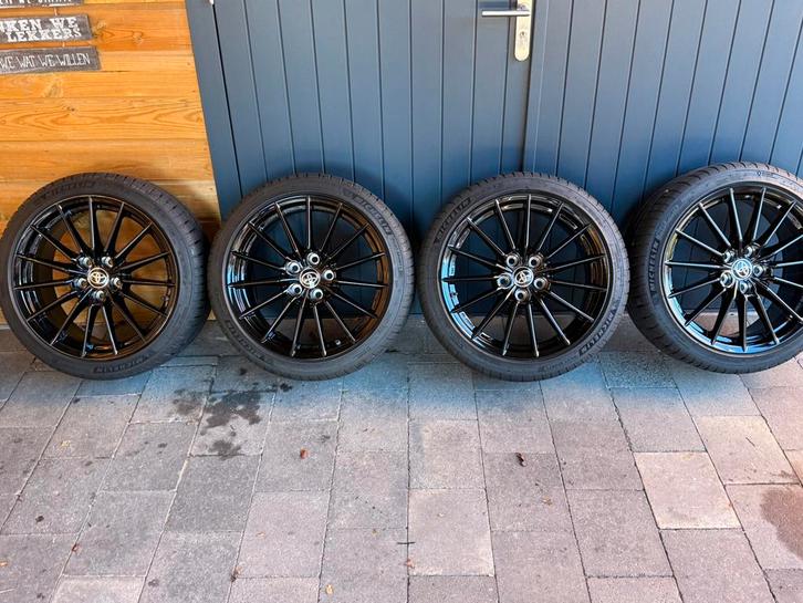 18 Inch  Toyota GR corolla / Yaris velgen ALS NIEUW!, Auto-onderdelen, Banden en Velgen, Velg(en), Zomerbanden, 18 inch, 225 mm