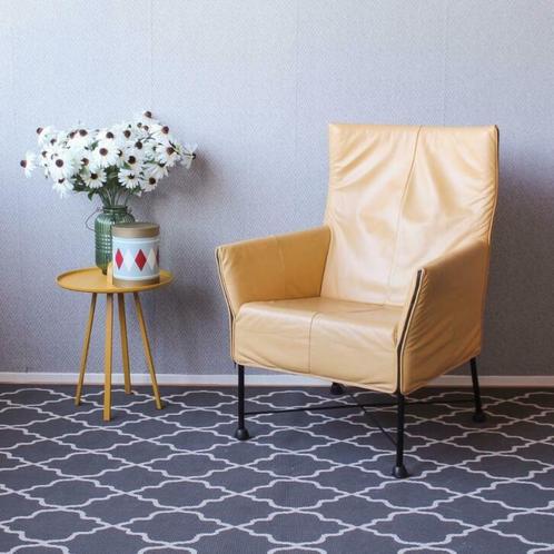 2x Montis Charly Okergeel leder zwart onderstel, Huis en Inrichting, Fauteuils, Zo goed als nieuw, Leer, Ophalen of Verzenden