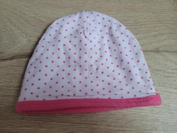 Wit mutsje met roze stippen ~ TH2705 beschikbaar voor biedingen