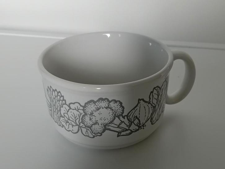 vintage soepkoppen wit grijs groentedecor made in Engeland, Huis en Inrichting, Keuken | Servies, Zo goed als nieuw, Kop(pen) en/of Schotel(s)