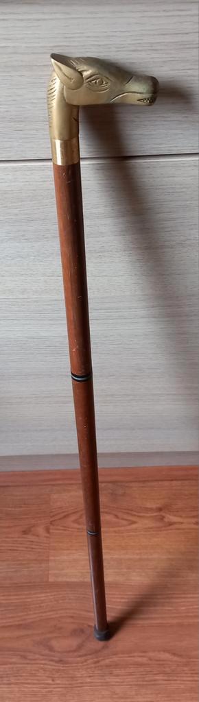 Oude wandelstok met messing handvat en verborgen glaasje.  beschikbaar voor biedingen