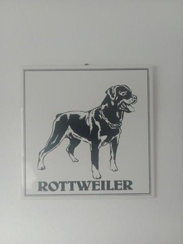 Tegel met rottweiler  beschikbaar voor biedingen