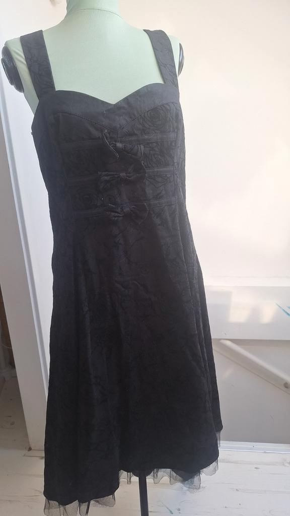 Hearts and Roses Jurk Maat 18, Kleding | Dames, Jurken, Zo goed als nieuw, Maat 46/48 (XL) of groter, Zwart, Knielengte, Ophalen of Verzenden