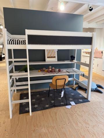 Life Time hoogslaper incl werktafel beschikbaar voor biedingen