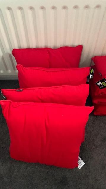 Voor 4 stoelen nieuwe Rode Tuinkussens - Met Prijskaartje! beschikbaar voor biedingen