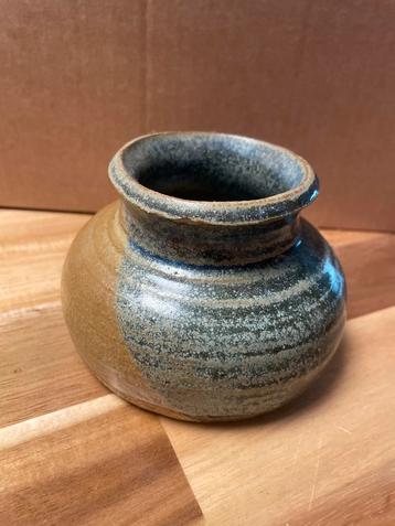 Handgemaakt Aardewerk Potje beschikbaar voor biedingen