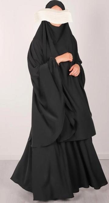 Naaister, Farasha Khimar en een maxi rok beschikbaar voor biedingen