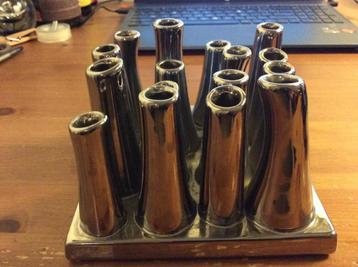 tulpenvaas metaal modern met 16 tubes. 15 x 15 x 10 cm beschikbaar voor biedingen