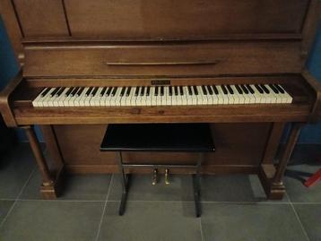 Mooie piano in werkende staat beschikbaar voor biedingen