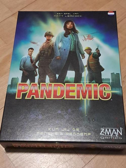 Pandemic (NL) + uitbreidingen In het Lab / Extreem Gevaar, Hobby en Vrije tijd, Gezelschapsspellen | Bordspellen, Zo goed als nieuw