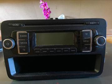 Originele VW radio  beschikbaar voor biedingen