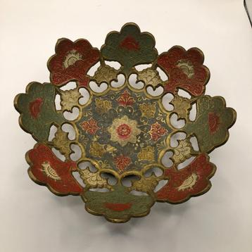 Sierschaal met opengewerkt bloemmotief beschikbaar voor biedingen