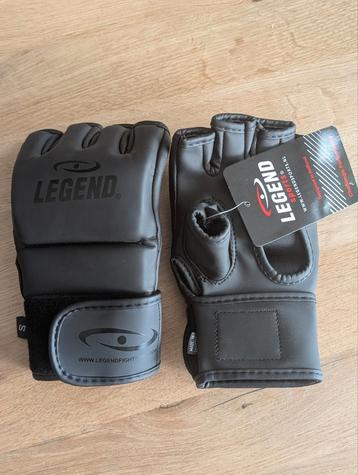 NIEUW met kaartje | Legend MMA handschoen maat S  beschikbaar voor biedingen