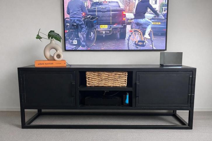 Industrieel metalen TV meubel, Huis en Inrichting, Kasten | Televisiemeubels, Gebruikt, Minder dan 100 cm, 150 tot 200 cm, 25 tot 50 cm