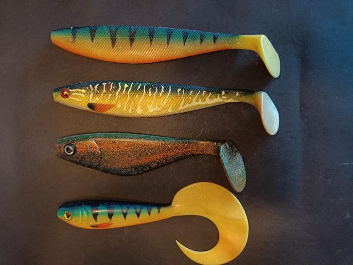 Groot kunstaas 4 grote shads Fox , Guru , zie omschrijving, Watersport en Boten, Hengelsport | Roofvissen, Zo goed als nieuw, Complete set