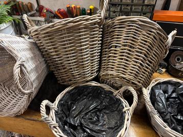 5 manden rotanmanden beschikbaar voor biedingen