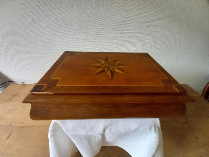 Houten doos met ingelegde ster, Antiek en Kunst, Antiek | Overige Antiek, Ophalen of Verzenden