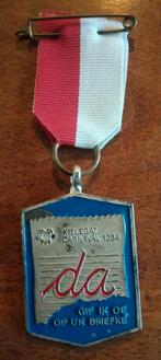 Breda's Carnavals Embleem - Kielegat 1984, Ophalen of Verzenden, Gebruikt, Overige onderwerpen, Speldje of Pin
