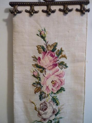 Vintage schellekoord, geborduurd met rozen. beschikbaar voor biedingen