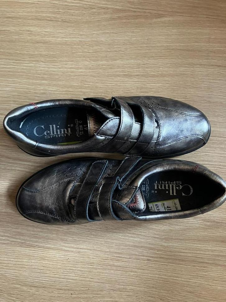 Hippe metalic zilver schoen van Cellini maat 41 - nieuw, Kleding | Dames, Schoenen, Nieuw, Sneakers of Gympen, Overige kleuren