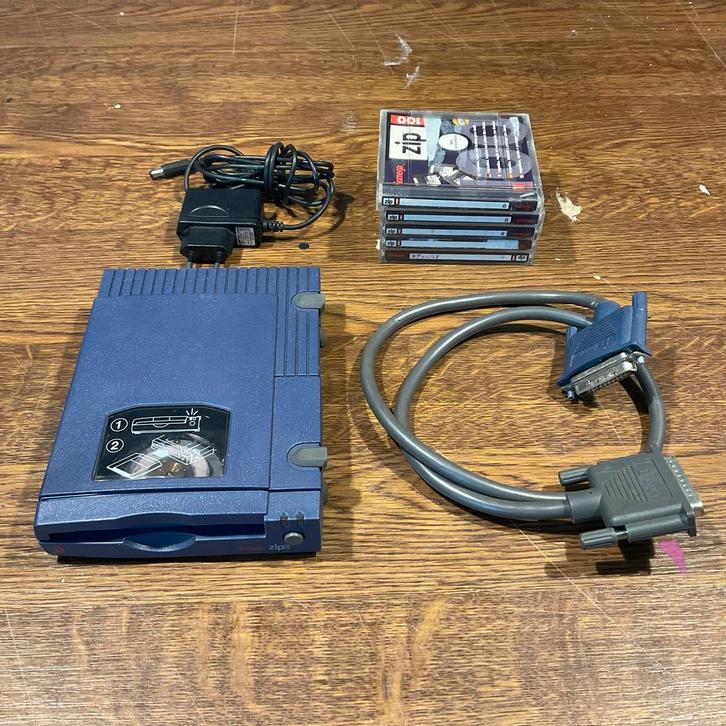 iOmega Zip-drive Parallel, Computers en Software, Optische drives, Gebruikt, Extern, MacOS, Overig, Ophalen of Verzenden