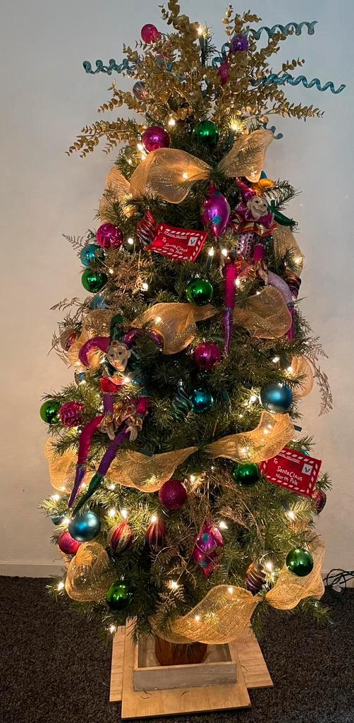 Gedecoreerde kunstkerstboom met narren ca 150 cm, Diversen, Kerst, Zo goed als nieuw, Ophalen