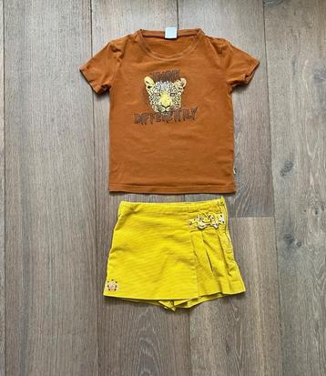 Setje geel kort broekje met bijpassend T-shirtje; mt 110-116 beschikbaar voor biedingen