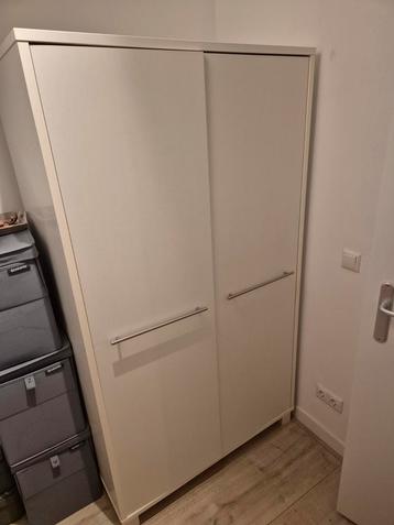 gratis afhalen: kleding kast 2.00 meter hoog, wit