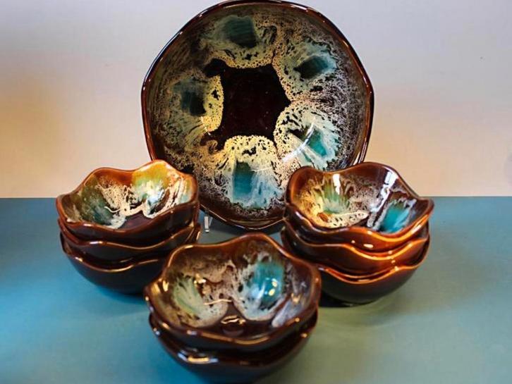 Prachtig servies schalen Vallauris - Marius Giuge / fat lava, Antiek en Kunst, Antiek | Schalen, Ophalen of Verzenden