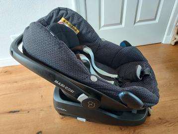 Maxi-Cosi Pebble + FamilyFix + stoelverkleiner beschikbaar voor biedingen