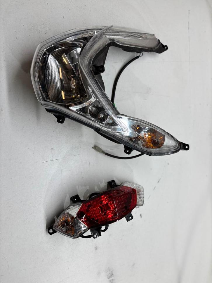 Veel onderdelen Peugeot Kisbee 2016, Fietsen en Brommers, Brommeronderdelen | Scooters, Gebruikt, Peugeot, Kap, Ophalen of Verzenden