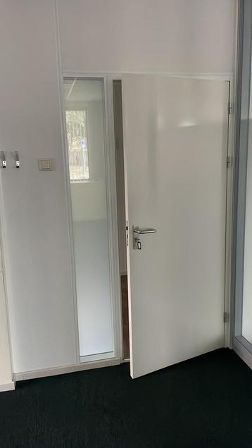 PARTIJ 80x Deuren [complete houten binnendeuren] incl beslag beschikbaar voor biedingen